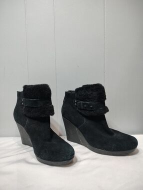 UGG Australia Black Wedge Ankle Boots Fur Lined Shearling Size 8